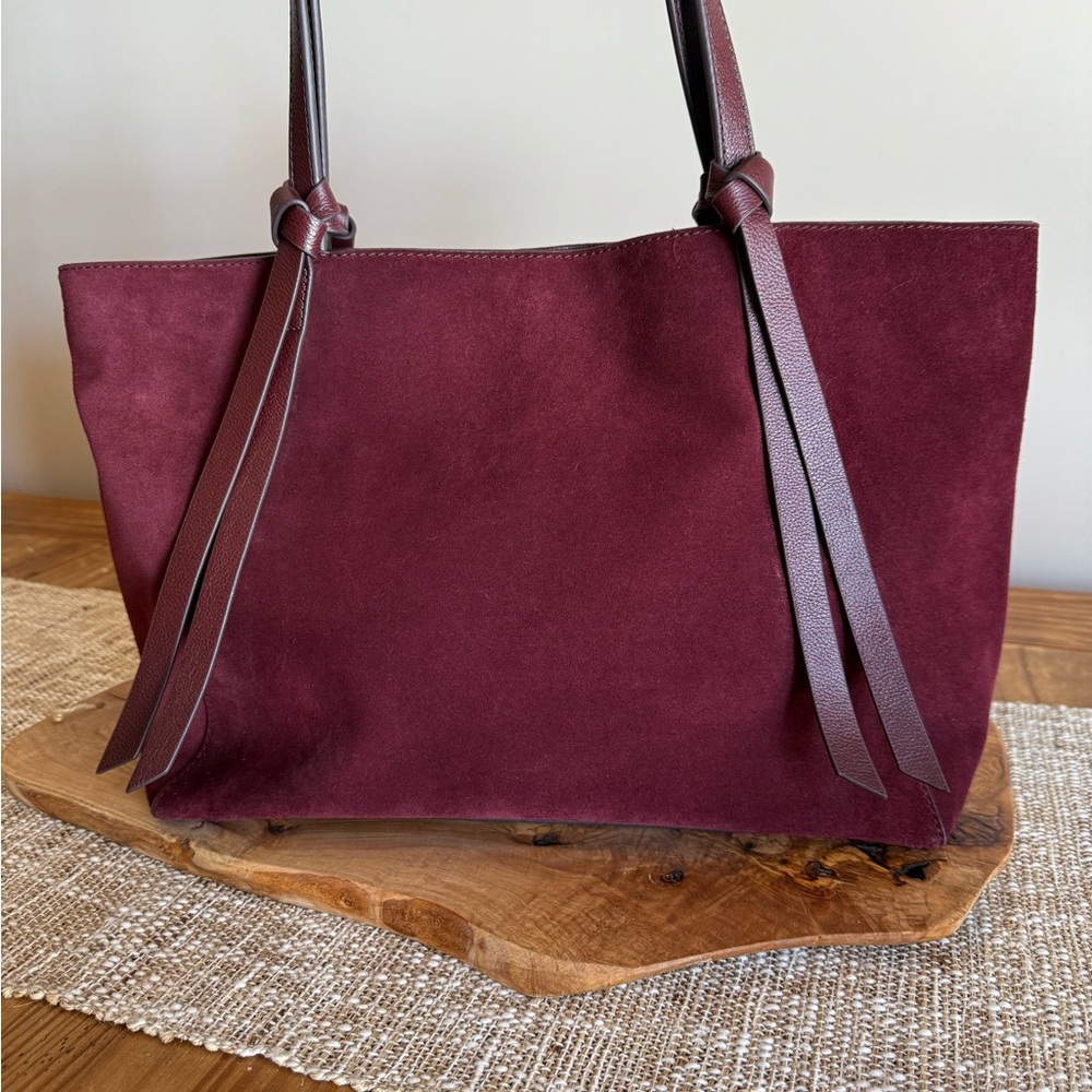 Fossil suede bag. Beautiful burgundy color and only carried a couple of times. 🩷 - Picture 2 of 6